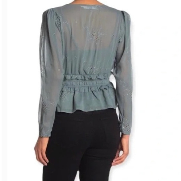 ASTR The Label Sage Green Cinched Waist Long Sleeve Top size Medium - Picture 2 of 4